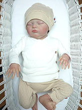 Afbeelding in Gallery-weergave laden, New Born Set Pointelle (2-delig) Broekje en Mutsje Beige