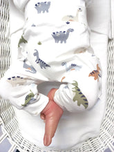 Afbeelding in Gallery-weergave laden, New Born Set Dino (2-delig) Broekje en Mutsje