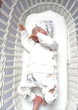 Afbeelding in Gallery-weergave laden, New Born Set Dino (2-delig) Broekje en Mutsje
