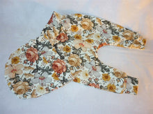Afbeelding in Gallery-weergave laden, New Born Set Bohemian Flowers (2-delig) Broekje en Mutsje