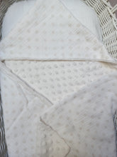 Afbeelding in Gallery-weergave laden, Wikkeldeken Gold Dots Cottonsoft en Minky
