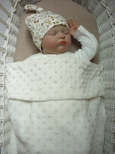 Afbeelding in Gallery-weergave laden, Deken Kinderwagen Cottonsoft Gold Dots en Minky Fleece Ecru
