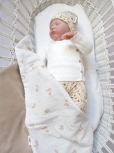 Afbeelding in Gallery-weergave laden, Deken Kinderwagen Tricot Wafel Beige Konijntjes
