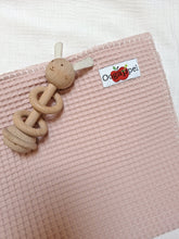 Afbeelding in Gallery-weergave laden, Wiegdeken Wafelstof &amp; Cotton Fleece  Nude Roze
