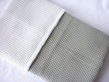 Afbeelding in Gallery-weergave laden, Deken Wafelstof Dubbel Laags Dusty Green-Ecru
