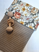 Afbeelding in Gallery-weergave laden, Kinderwagendeken Zomertuin Gebreide Wafelstof &amp; Jersey Bruin - Multicolour
