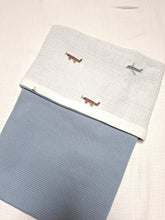 Afbeelding in Gallery-weergave laden, Kinderwagendeken Vliegtuigjes Tricot Wafelstof &amp; Hydrofiel Denim Blauw
