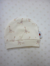 Afbeelding in Gallery-weergave laden, New Born Set Eendjes (2-delig) Broekje en Mutsje Ecru
