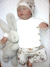 Afbeelding in Gallery-weergave laden, New Born Set  Safari 2-delig) Broekje en Mutsje
