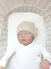 Afbeelding in Gallery-weergave laden, New Born Set Pointelle (2-delig) Broekje en Mutsje Beige
