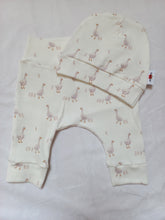 Afbeelding in Gallery-weergave laden, New Born Set Eendjes (2-delig) Broekje en Mutsje Ecru
