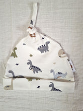 Afbeelding in Gallery-weergave laden, New Born Set Dino (2-delig) Broekje en Knoopmutsje
