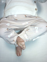 Afbeelding in Gallery-weergave laden, New Born Set Konijn (2-delig) Broekje en Mutsje
