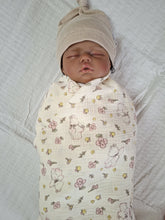Afbeelding in Gallery-weergave laden, Hydrofiele Doek XXL Swaddle-Inbakerdoek Lieve Beer
