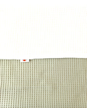 Afbeelding in Gallery-weergave laden, Deken Wafelstof Dubbel Laags Dusty Green-Ecru
