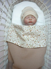 Afbeelding in Gallery-weergave laden, Deken Kinderwagen Wafelstof  Donker Beige en Katoen Millefleurs
