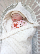 Afbeelding in Gallery-weergave laden, Wikkeldeken Gold Dots Cottonsoft en Minky  Ecru
