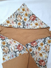 Afbeelding in Gallery-weergave laden, Wikkeldeken Zomertuin Jersey &amp; Hydrofiel Karamel
