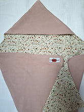 Afbeelding in Gallery-weergave laden, Wikkeldeken Jersey Bloemetjes je Jersey Wafel Roze
